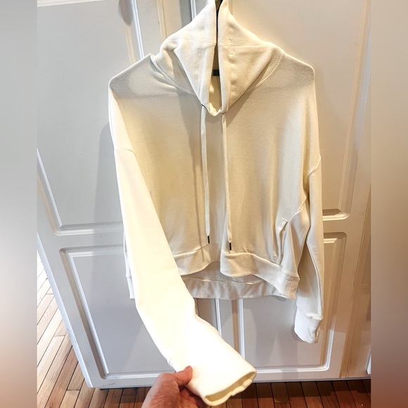 Sweaty Betty Harmonise Luxe Fleece Pullover in Lily White NWOT size XS - Picture 2 of 3